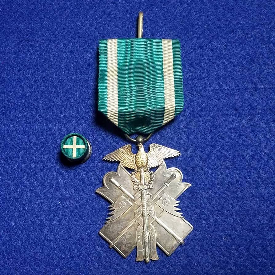 □功六級金鵄勲章□旧日本軍□勲章、金鵄章、箱付き、