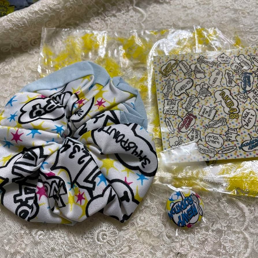 Amazon.co.jp: AKB48公式グッズ 衣装生地で作られたシュシュ バッジ