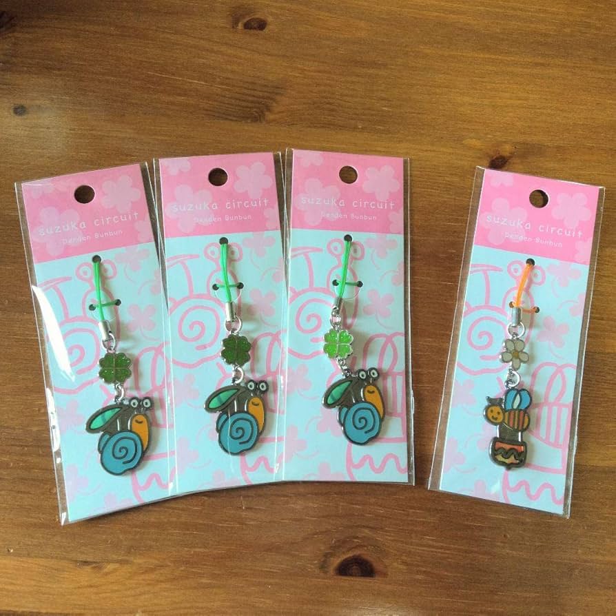 Amazon.co.jp: 鈴鹿サーキット でんでんぶんぶん キーホルダー : おもちゃ