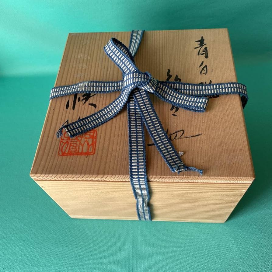 塚本快示 青白磁 大輪菊文高台皿 木箱付き 塚本快示 青白磁 大輪菊文