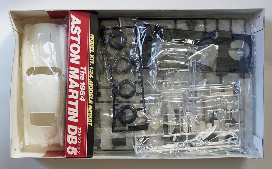 アストンマーチン DB5 007モデル 1/24スケール 1964 童友社 アストン