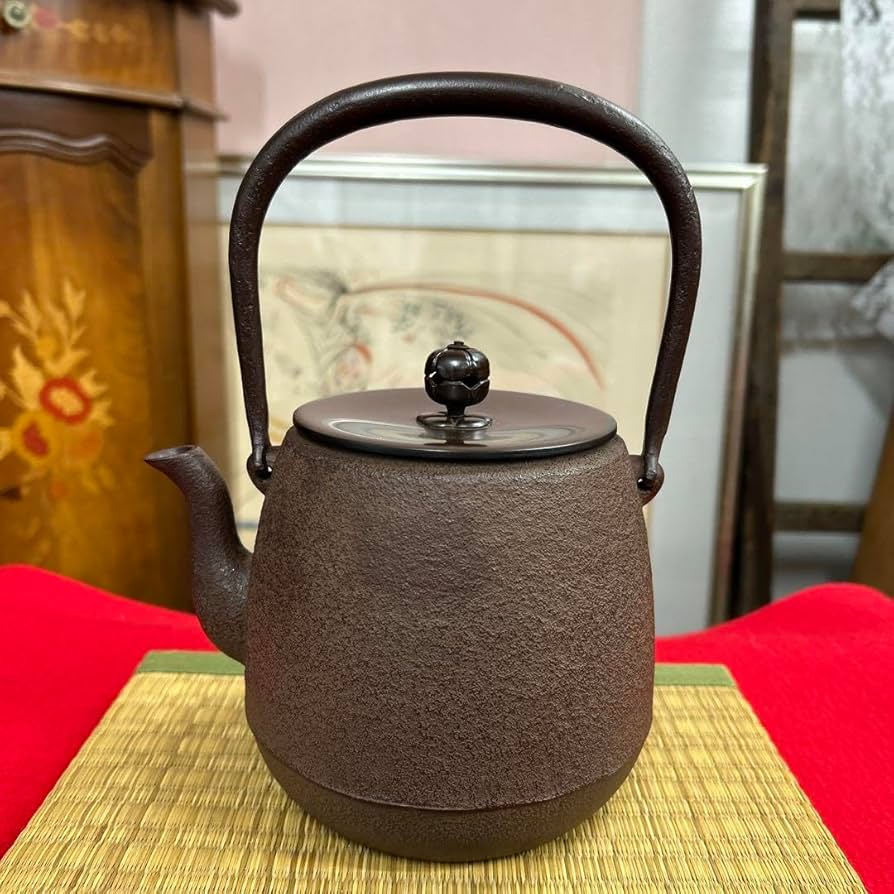 鉄瓶 葡萄の図 釜師 佐平 共箱入 鉄瓶 葡萄の図 釜師 佐平 共箱入