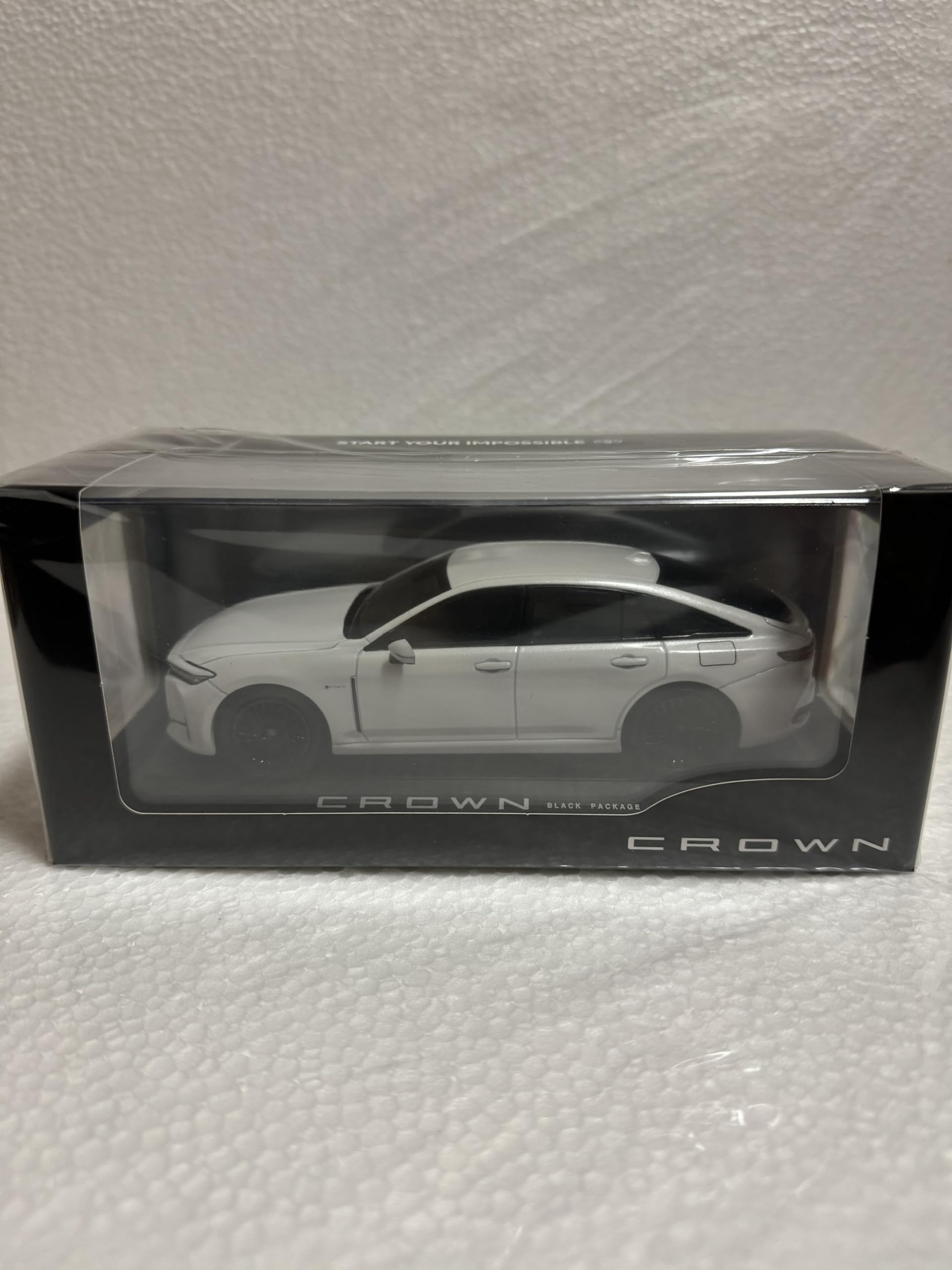 トヨタCROWN 1/30ミニカー ホワイト 新品 未開封 Amazon | トヨタ 新型