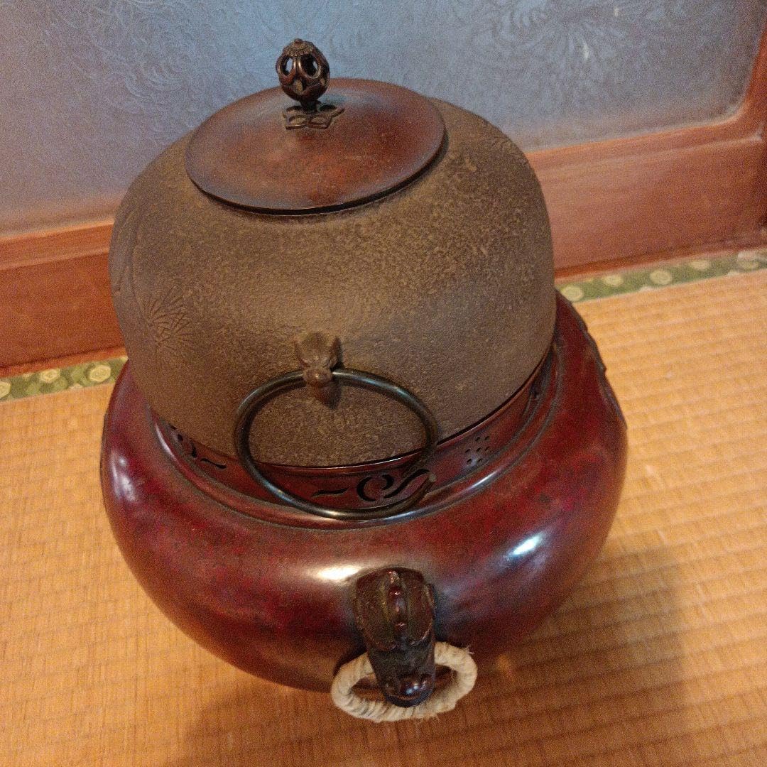 扇面地文 繰口釜 佐藤清 茶釜 浮彫り花模様 木箱付き