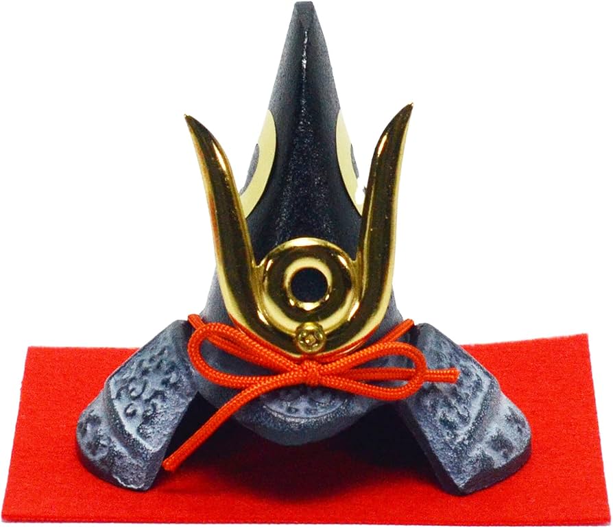 Amazon | 豆兜 加藤清正 幅7.5cm×奥行7cm×高さ8cm 武将ミニ兜 敷物付き