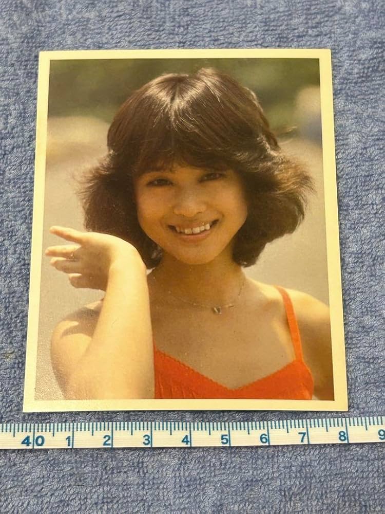 松田聖子デビュー当時の生写真3枚です。