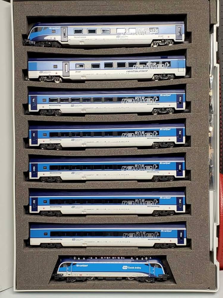 Amazon.co.jp: HOBBYTRAIN・FleischmannFLM チェコ鉄道レールジェット