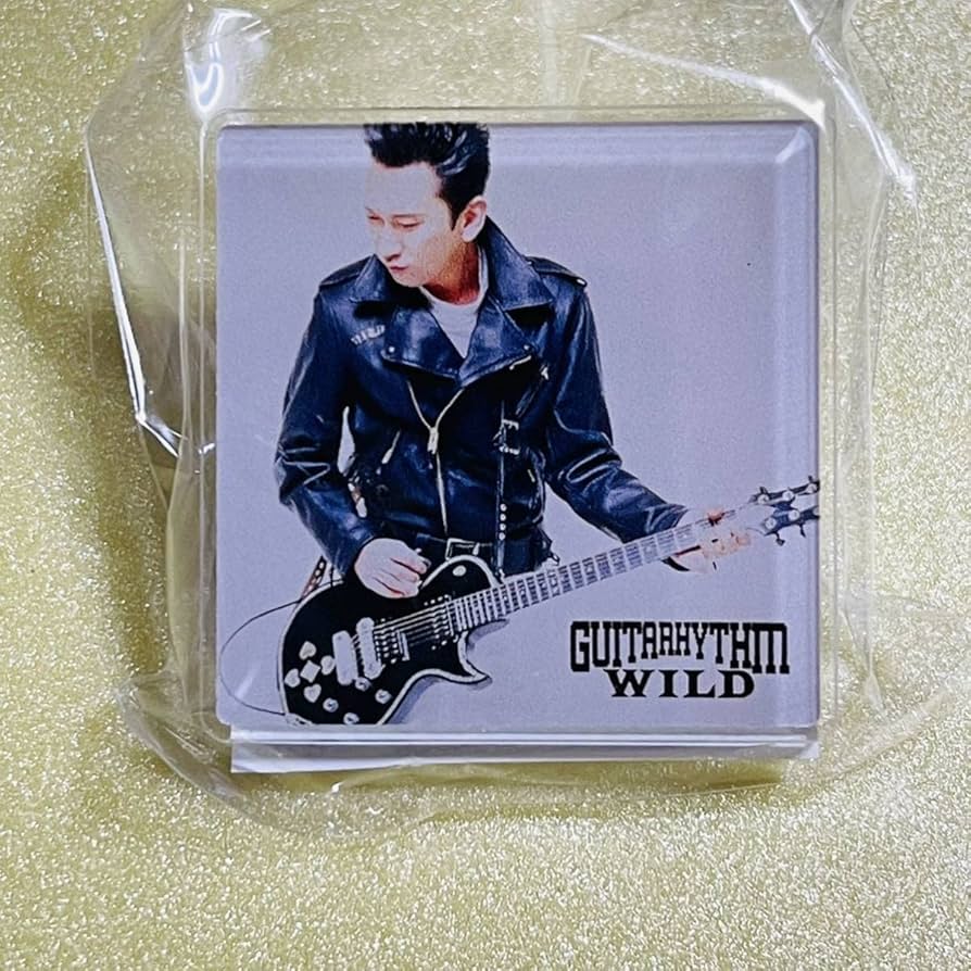 Amazon | アクリルバッジ 16 HOTEI museum 40th Anniversary 布袋寅泰