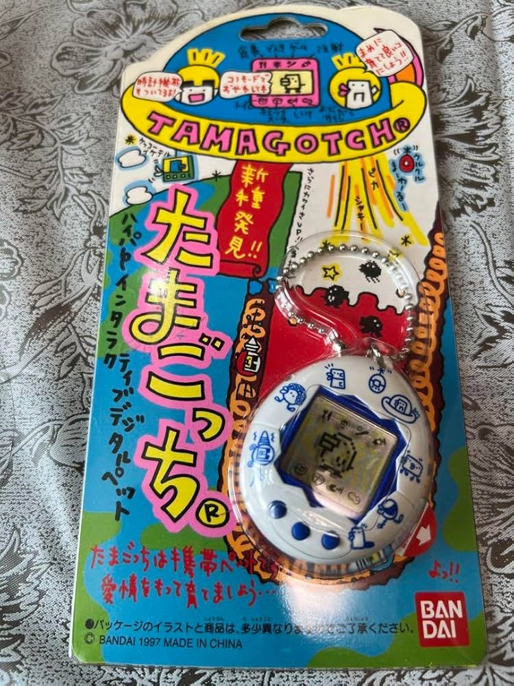 Amazon | バンダイ 新種発見!!たまごっち 白（柄） 初代