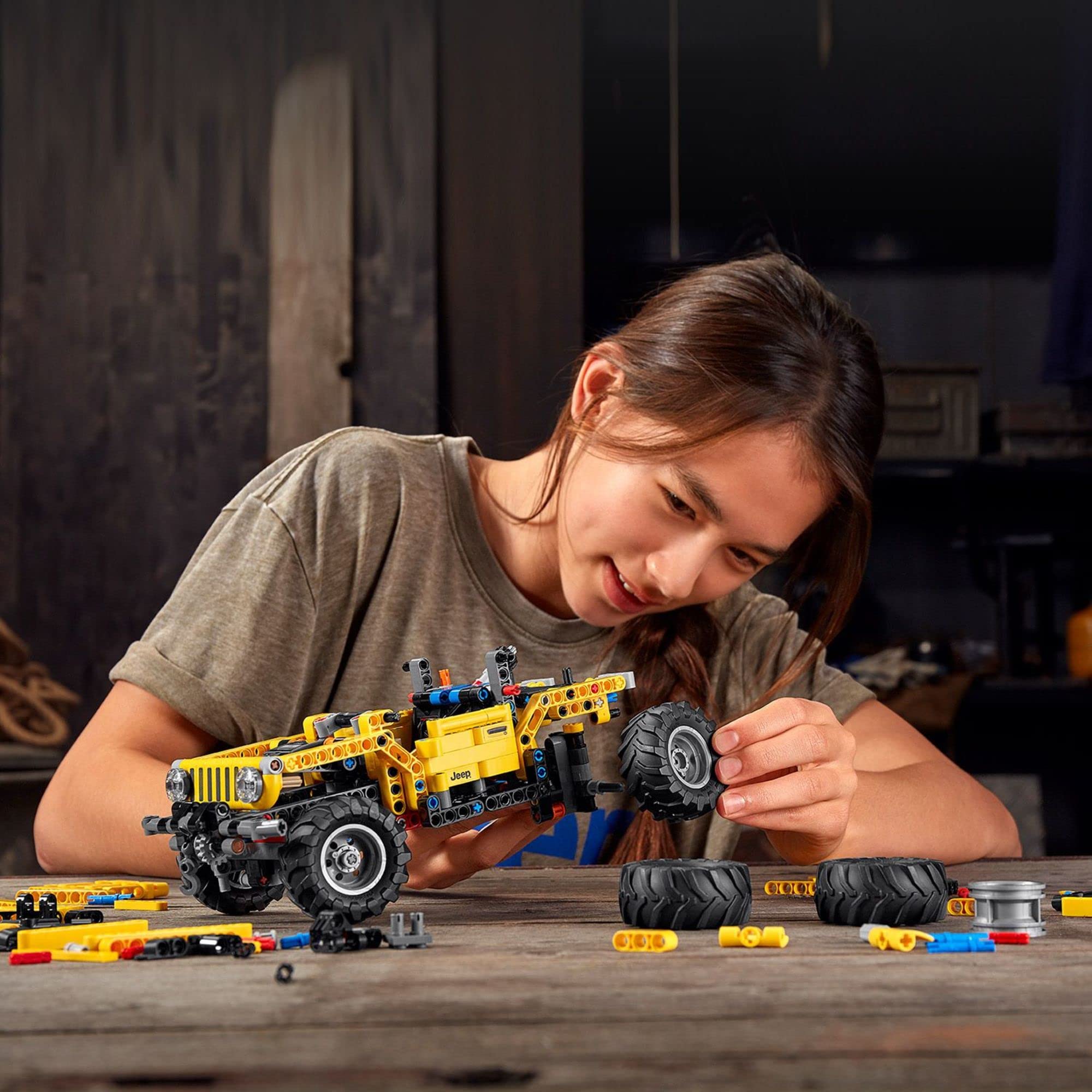 Amazon.co.jp: LEGO Technic Jeep Wrangler 42122; an Engaging Model