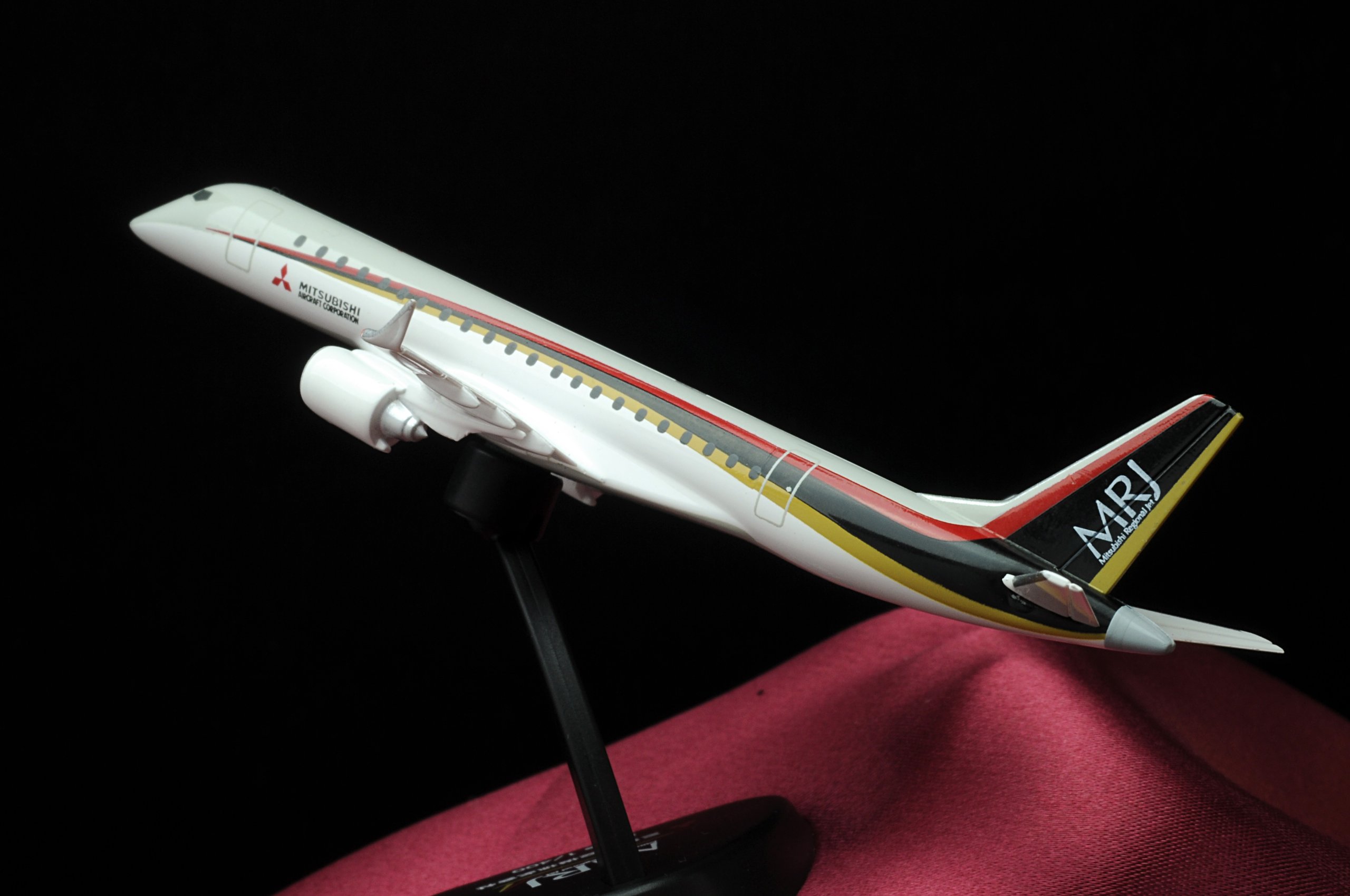 本体美品]三菱航空機 MRJ90 1:100 JA21MJ[MR19009] 超美品]三菱航空機