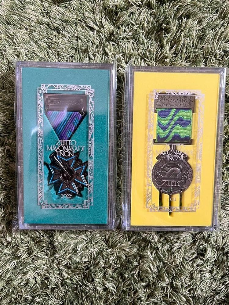 Amazon.co.jp: ZUTOMAYO PREMIUM 勲章2つセット メッセージカード付き