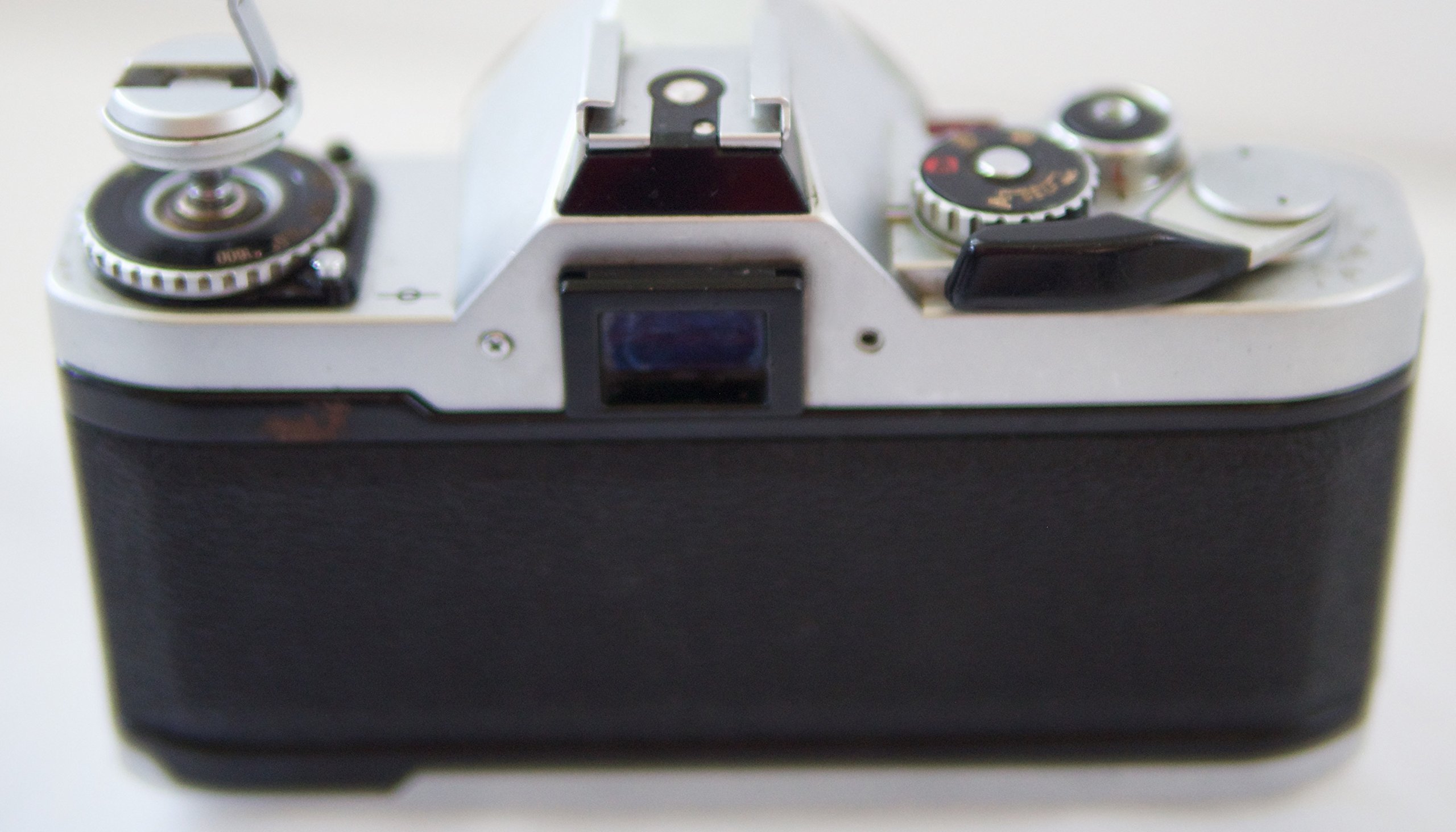 Amazon.com : Canon AV-1 35mm SLR Camera with Canon FD Mount Lens