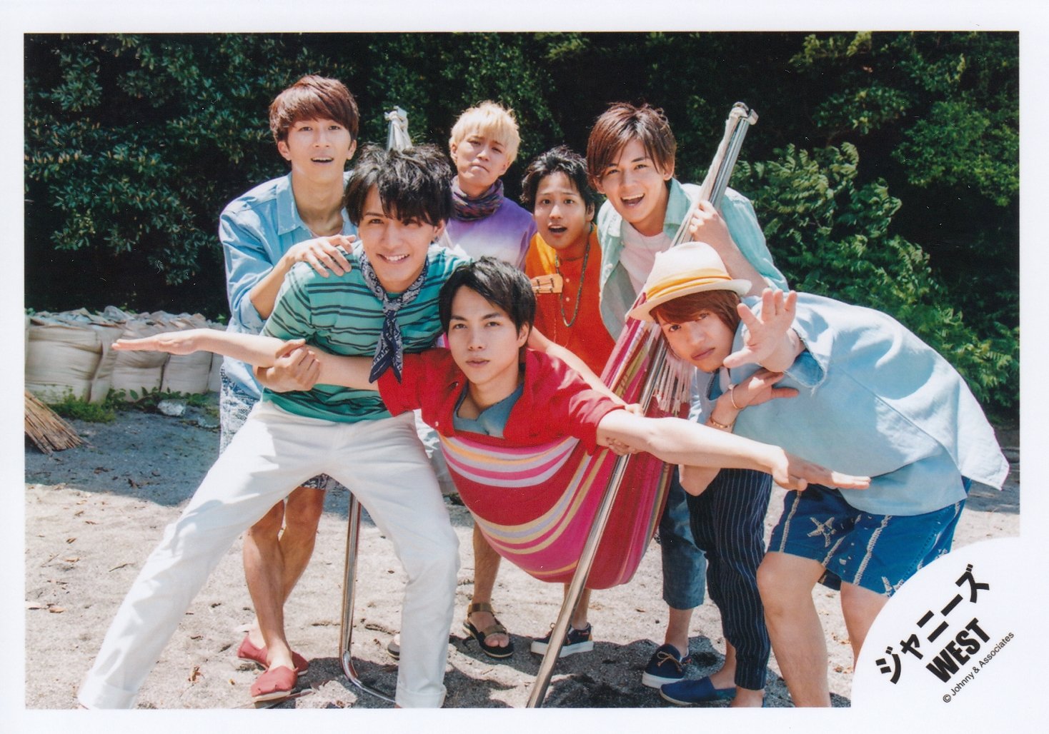 Amazon.co.jp: ジャニーズWEST 公式生写真 （集合写真）WA00035 : おもちゃ