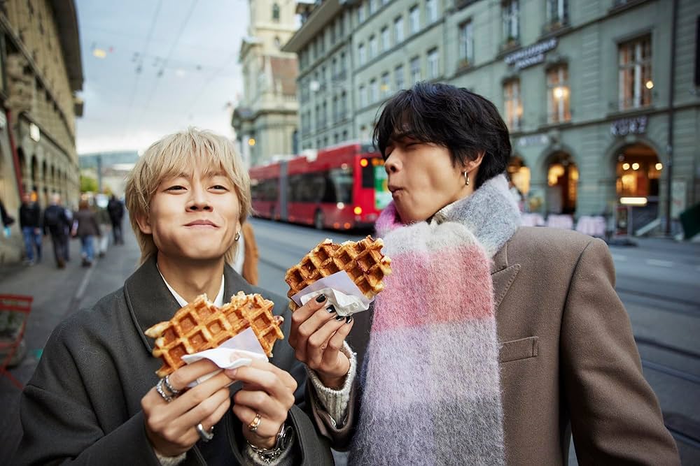 Amazon.co.jp: ネット書店限定版コムドット初期メン写真集『BUDDY