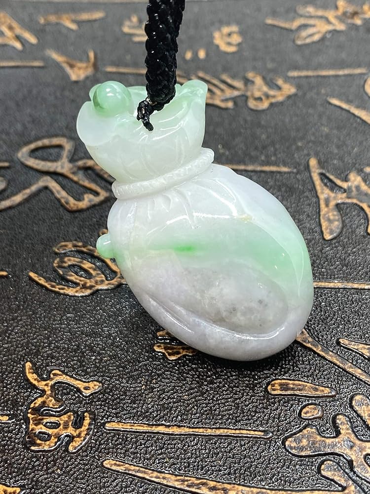 デカい❣️天然本翡翠 健康、やる気満々、濃い目満陽緑翡翠の丑牛干支