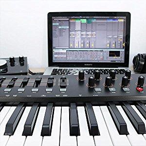 Amazon | M-Audio USB MIDIキーボード 61鍵 8パッド ・8ノブ・9