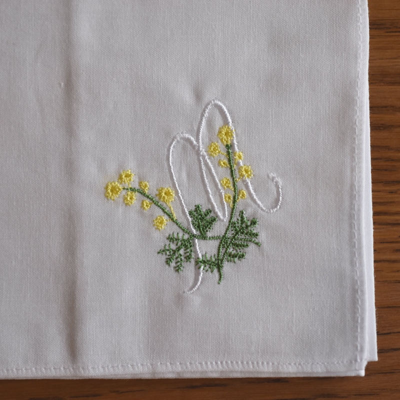 アンティークフランス 精緻な薊刺繍 公式 イニシャル花文字AB