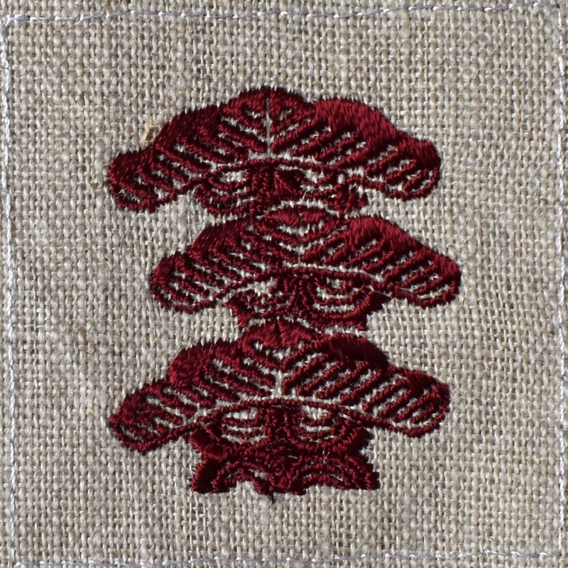 特注 家紋 丸に右三階松 ゴールドラメチップ 金属製 手刺繍で