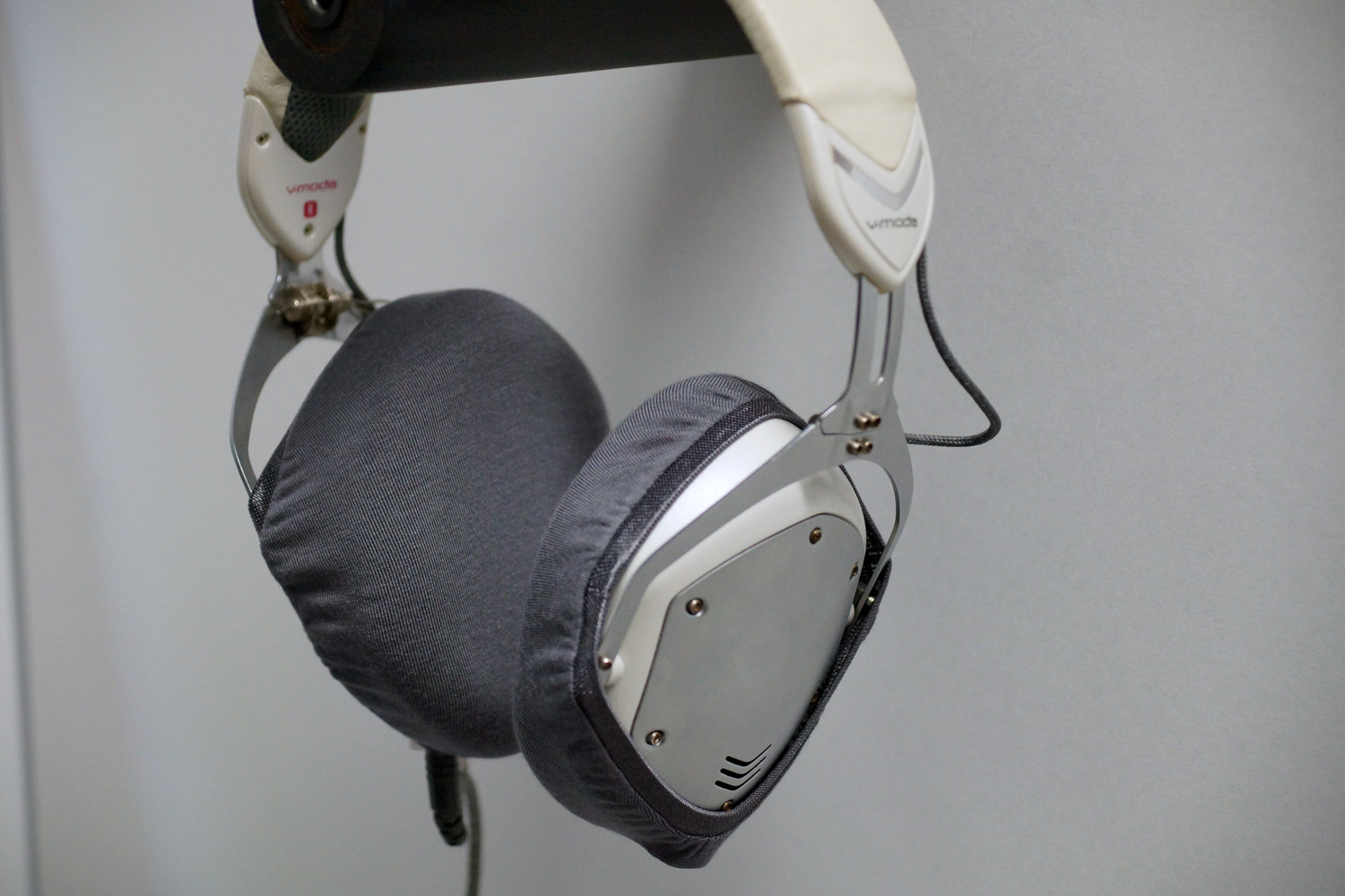 V-MODA CROSSFADE M-100のイヤーパッドを修理する場合