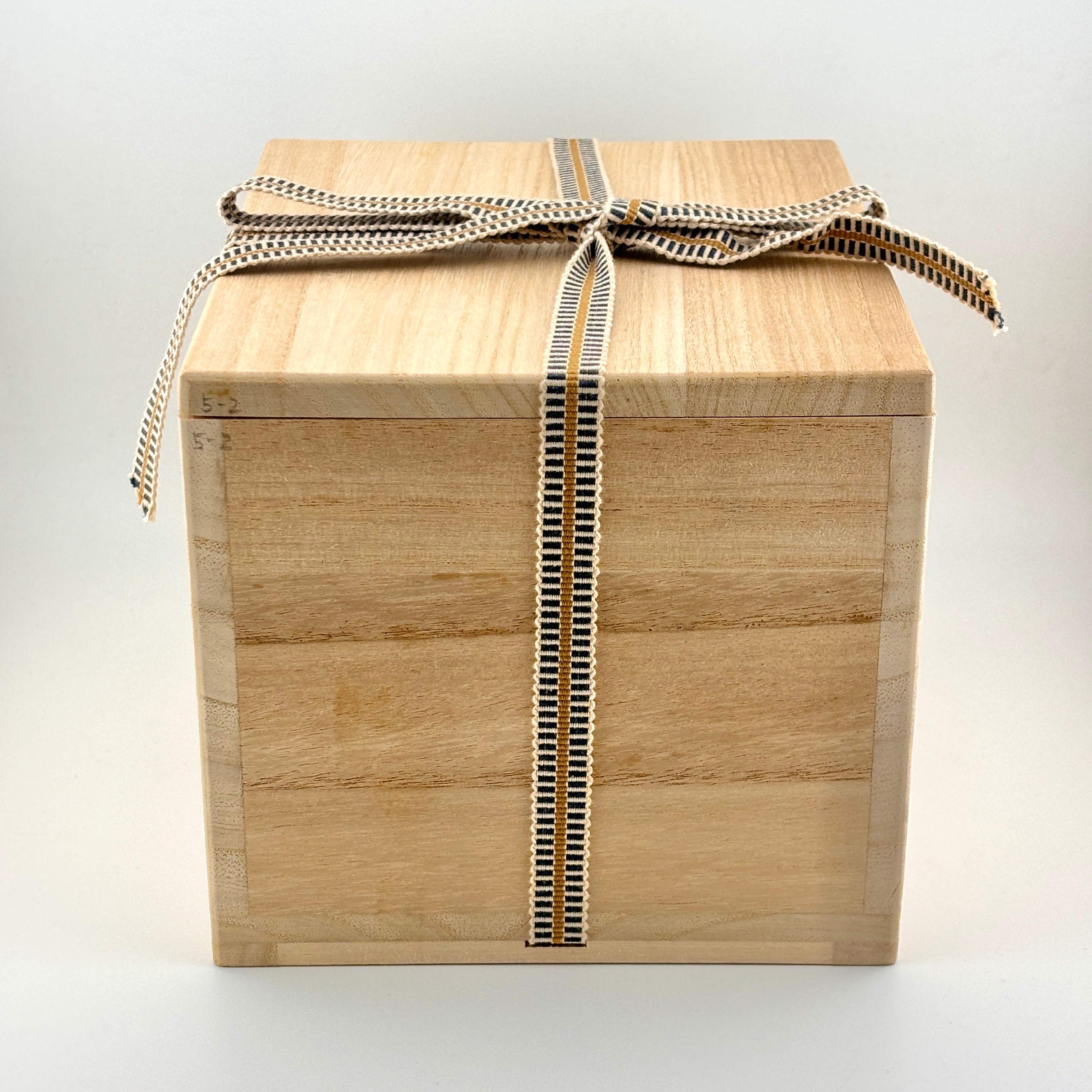 壺屋焼 人間国宝 金城次郎作 魚文カラカラ （笑う魚） – 生活民芸 なかむた