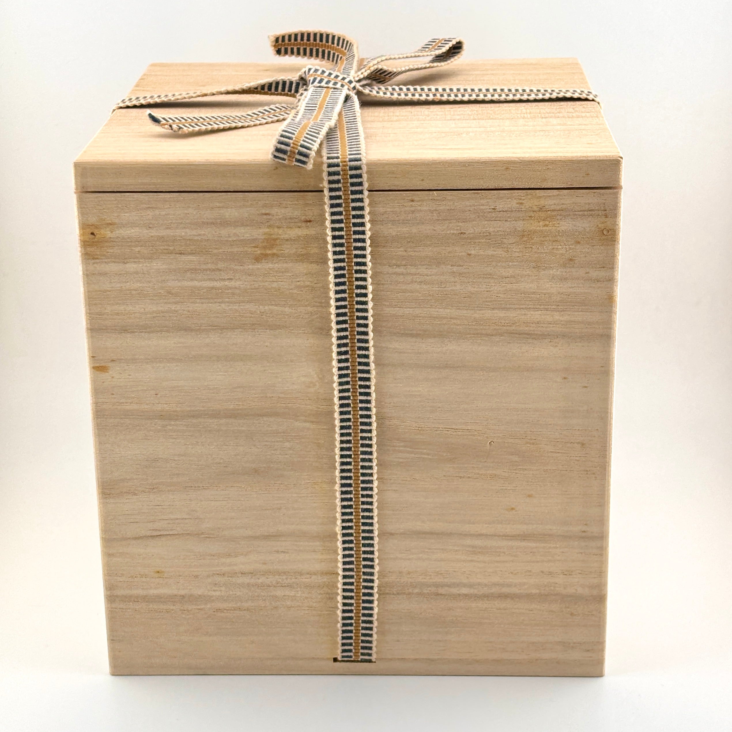 壺屋焼 人間国宝 金城次郎作 海老魚文壷 – 生活民芸 なかむた