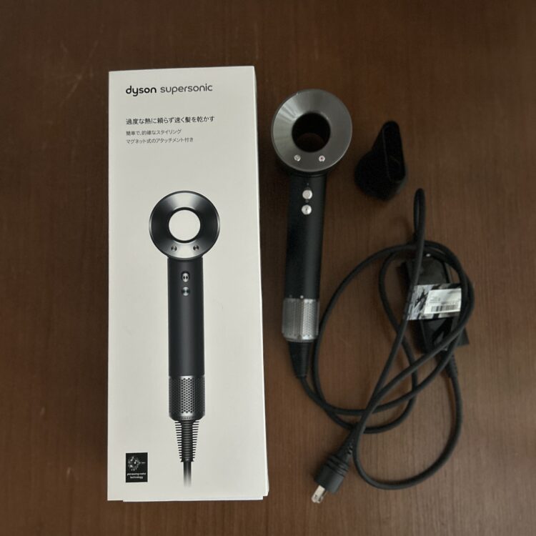 dyson supersonic ドライヤー 配送 ブラック
