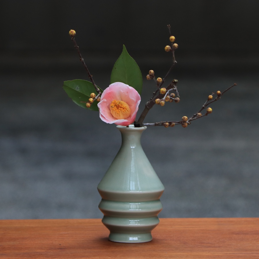 鉄釉掛花入 甚八窯 茶道具、急須、花器、煎茶道具、土瓶等の陶芸作家