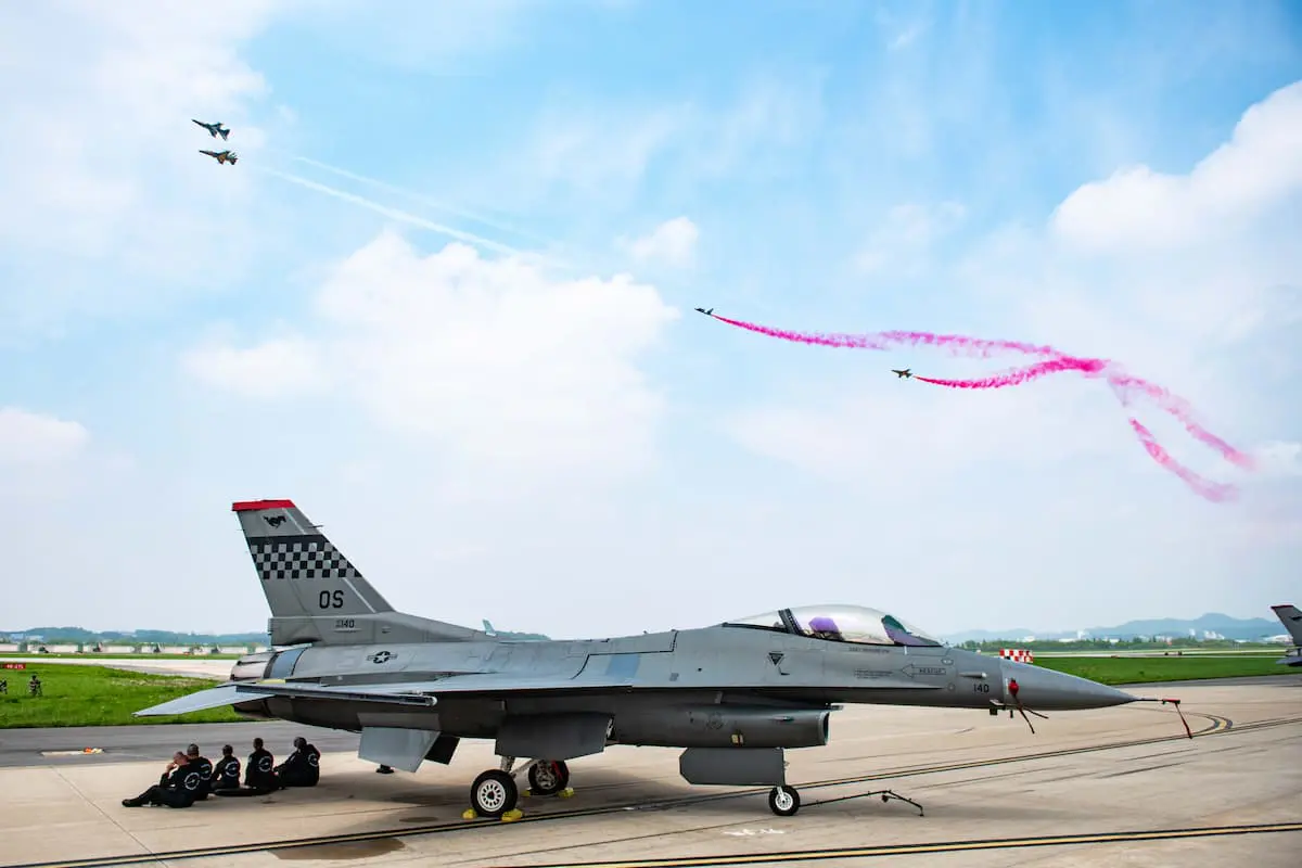 PACAF F-16デモチームが三沢基地で最後の飛行！今月16日に解散し、30年