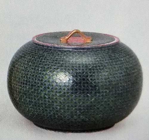 葉山有樹緑地梅花文壺