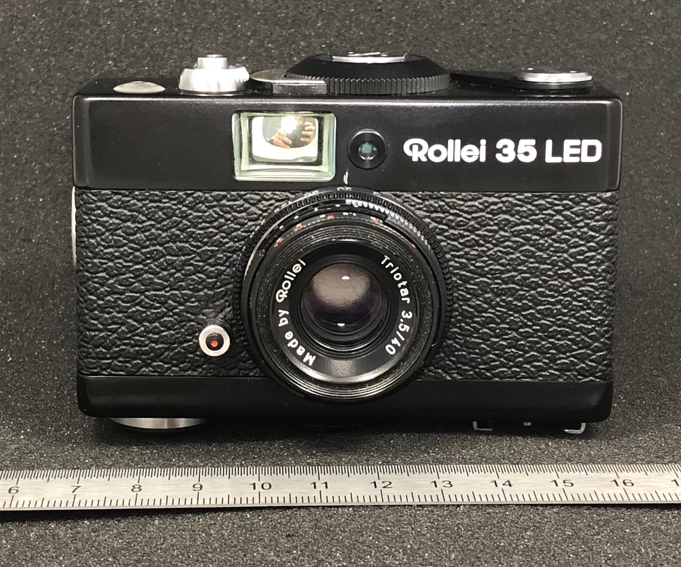 Rollei 35 LED review (1978–1980). 35mm film / 40mm / 3.5–22 / B 30