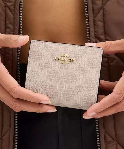 公式】スナップ ウォレット・シグネチャー キャンバス｜コーチ