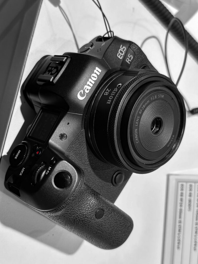 RF28mm f2.8 STM 純正レンズフード付き！