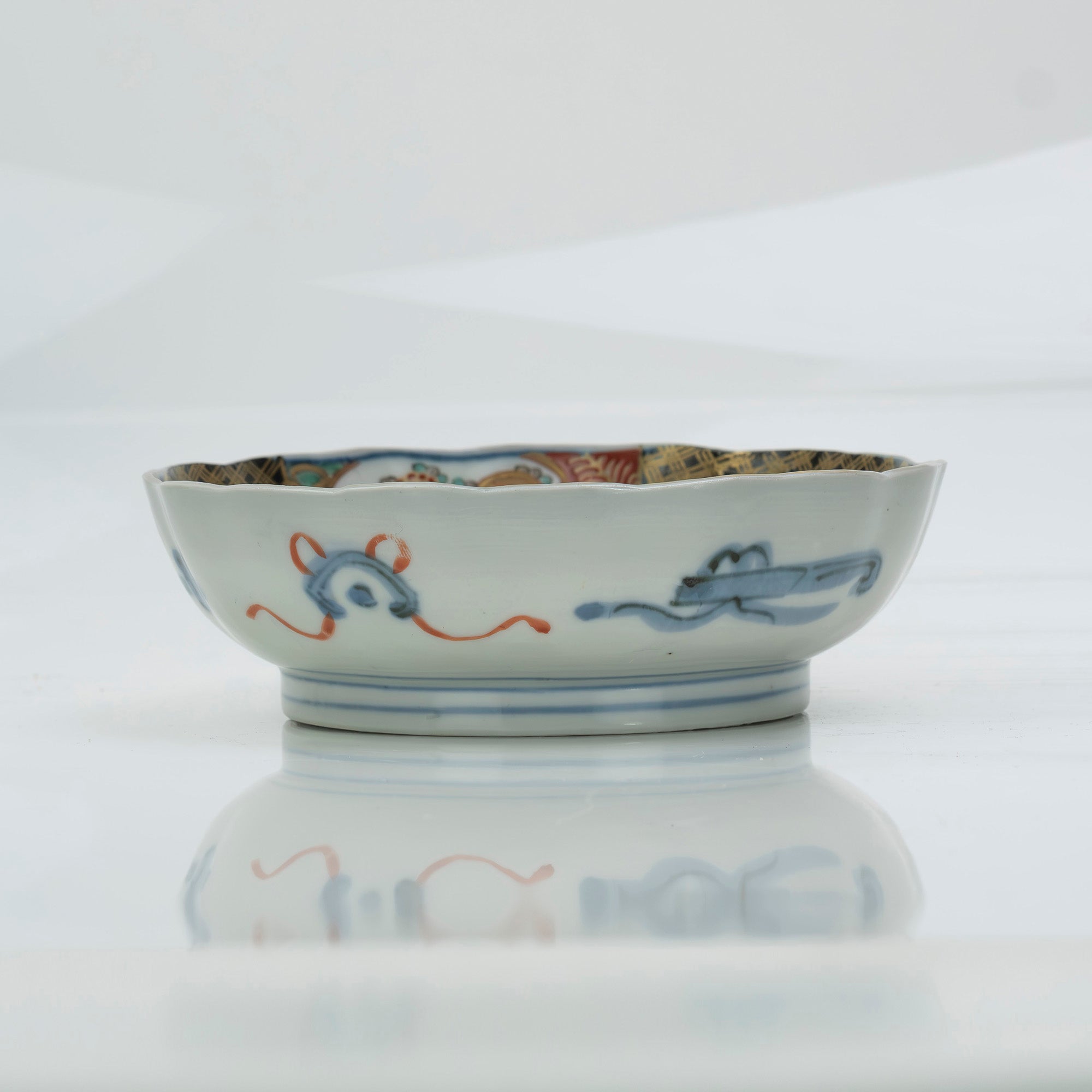 古伊万里、赤絵南蛮船、竜宮図輪花鉢、江戸時代。本物保障。 古伊万里