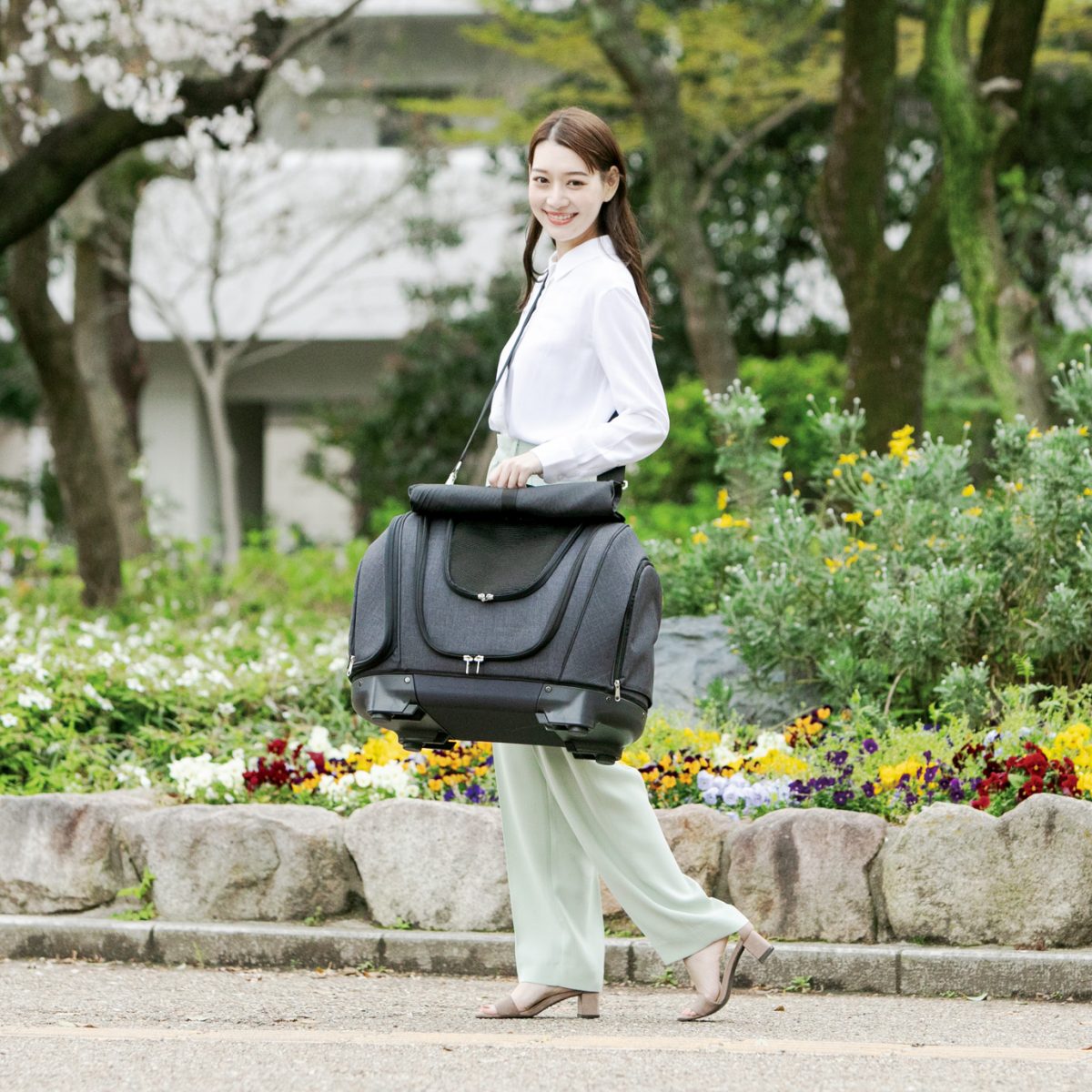 6通り使える!?」愛するペットといつでも一緒！ イマドキのペット用