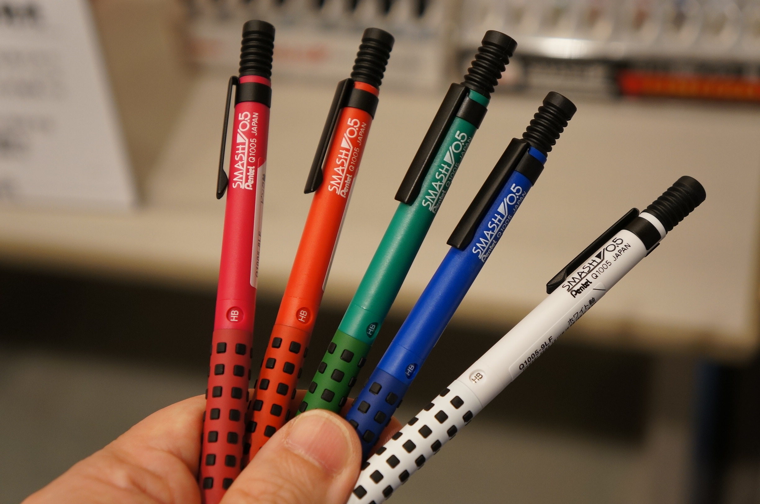争奪戦必至！ぺんてる スマッシュ ロフト限定カラー軸5色が販売される！