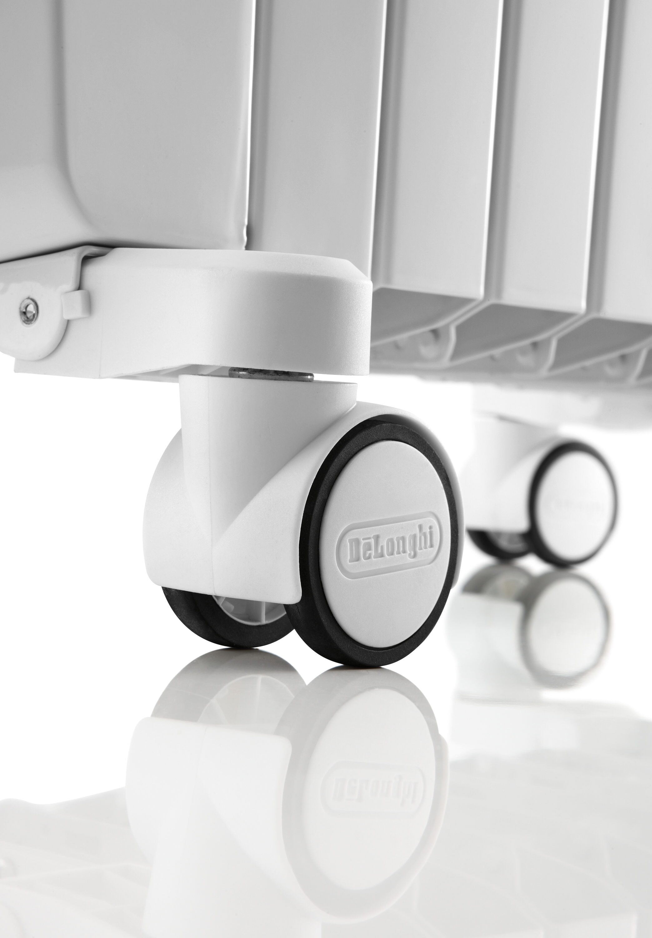 DeLonghi Up to 1500-Watt Oil-filled Radiant Tower Indoor Electric