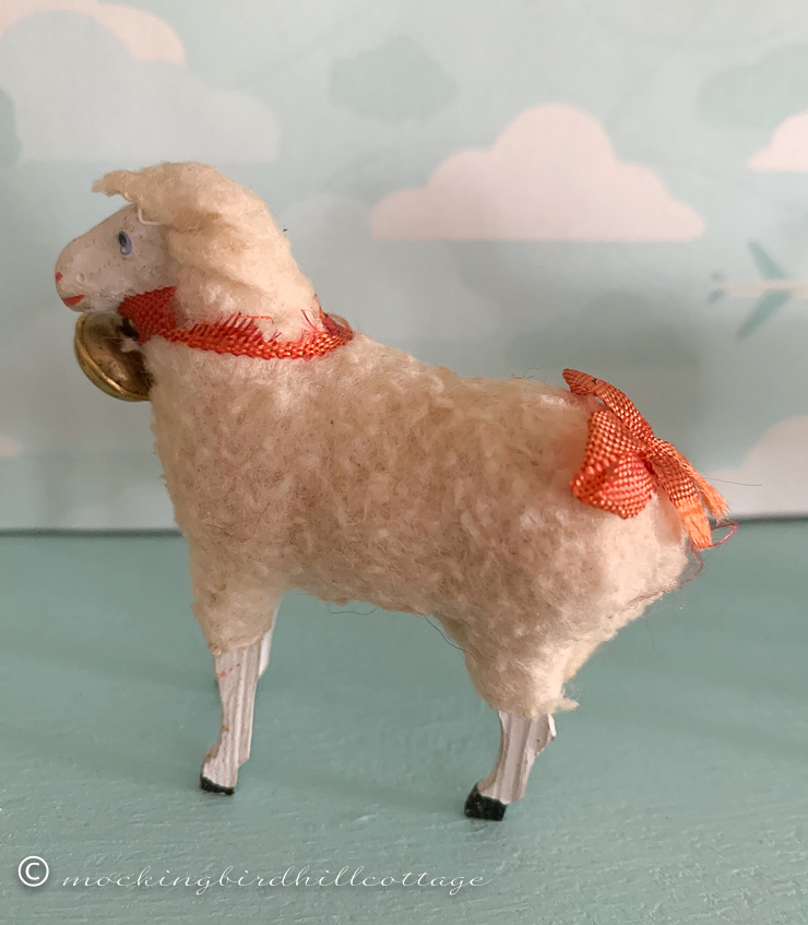 プップ さま】* antique sheep ✵ * 鈴をつけた小さな 羊さん Vintage