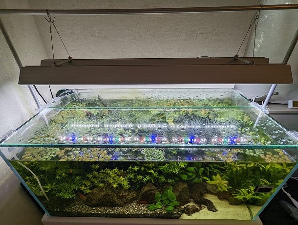 アクロ トライアングルLEDを2灯掛けで1年間利用してみた結果