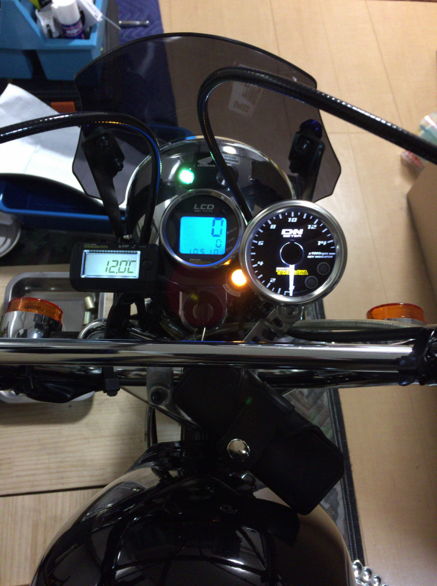 TAKEGAWA 緑色丸型メーター 取り付け金具付き