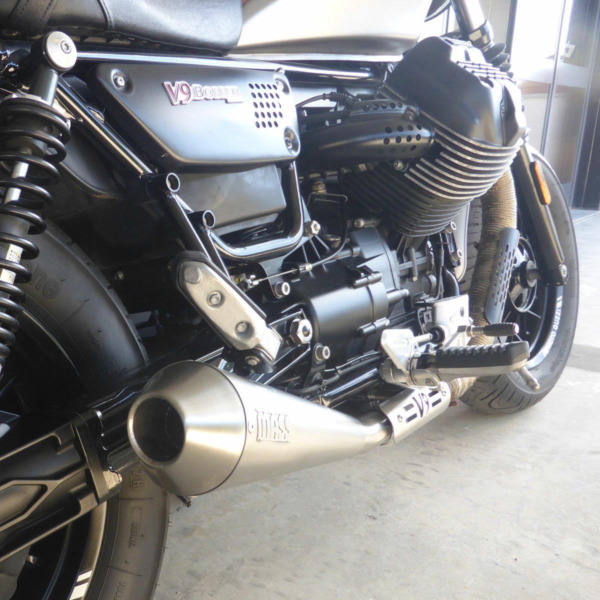 モトグッツィ V7III/V9ボバーのヘッドライト モト・グッツィ V9 ボバー