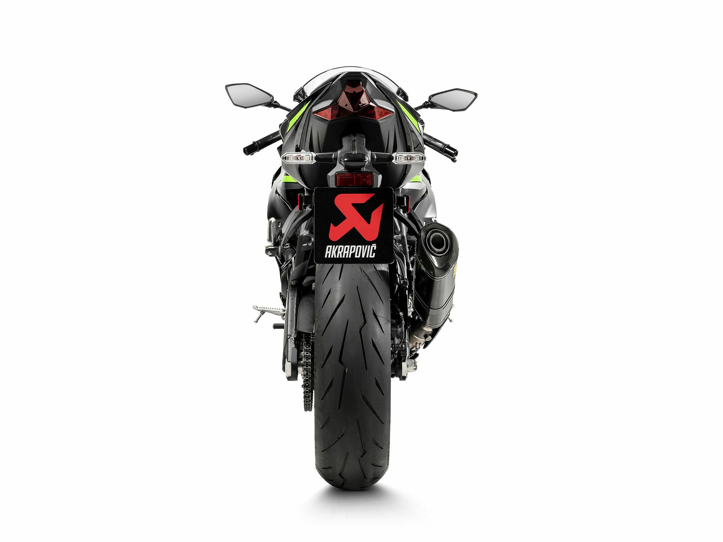 アクラポビッチ製のKAWASAKI ZX-6R (2009-2025)専用カーボンスリップ