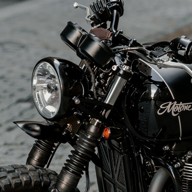 トライアフ純正ボンネビルヘツトライト擦り傷あり、