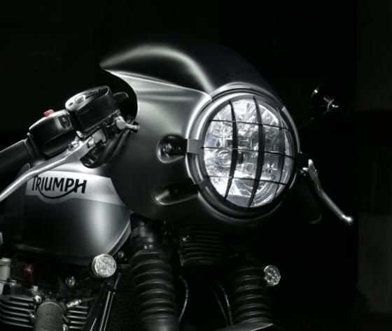 トライアフ純正ボンネビルヘツトライト擦り傷あり、