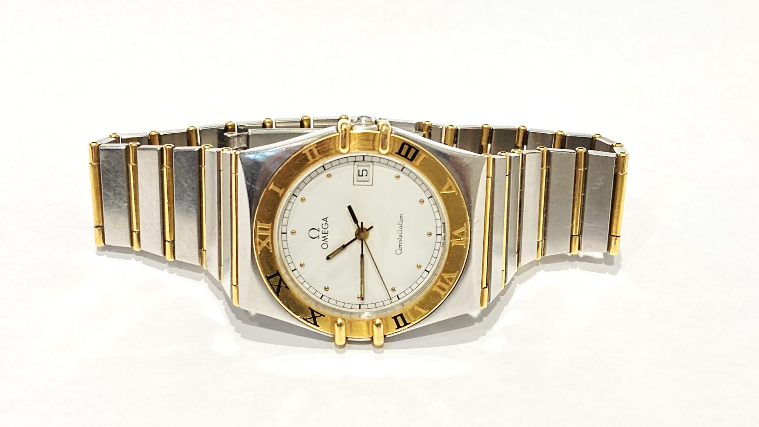 秒針が数秒ごとに動く オメガ コンステレーションの電池交換