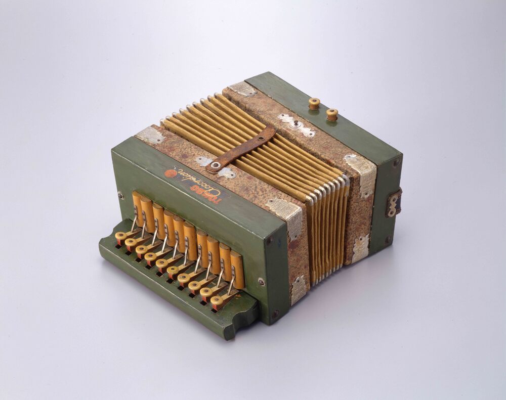 手風琴(アコ－ディオン) | ToMuCo - Tokyo Museum Collection