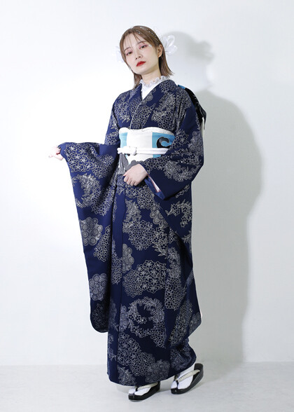 着物サロン セルフィットの振袖 /紺色/青色/エレガント/花柄