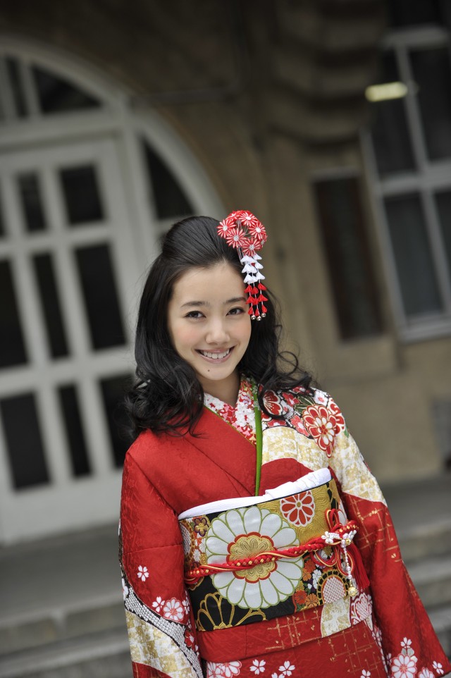 ☆着物10☆ 1円 絹 振袖 金駒刺繍 金彩 桜 襦袢セット 袷