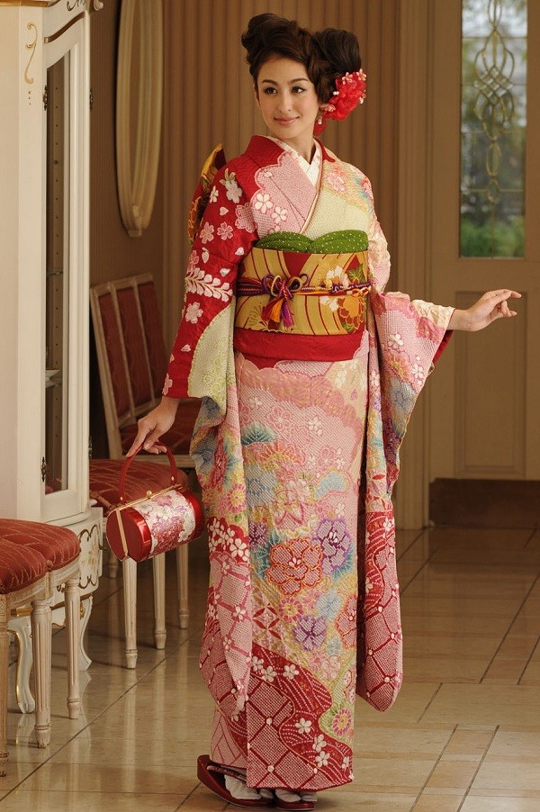 きらら西田きもの工芸 奈良大和西大寺駅前店の振袖 /赤色/古典/花柄