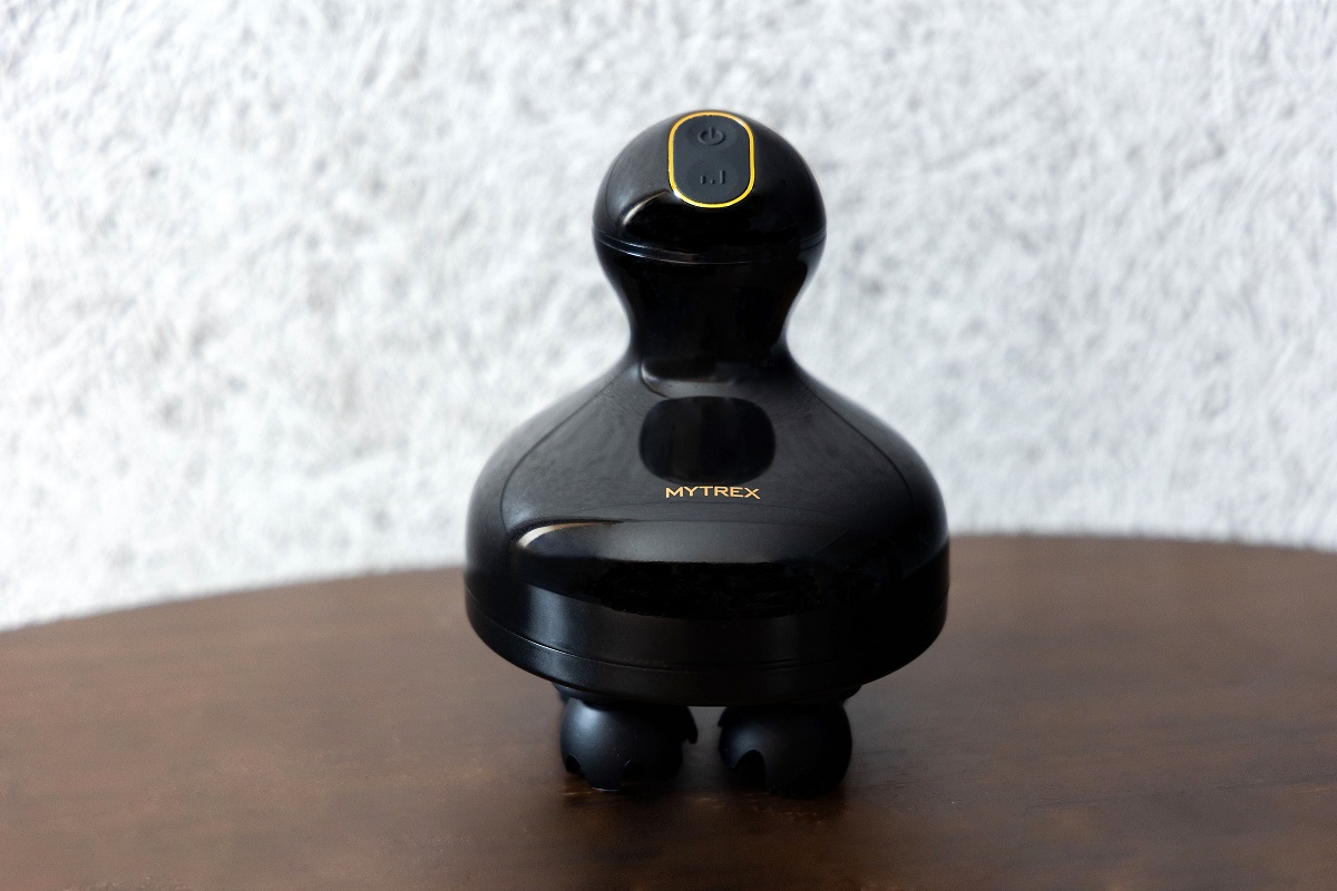 毎日、手軽に頭皮ケア。MYTREX EMS HEAD SPA PROをヘッドスパのプロに